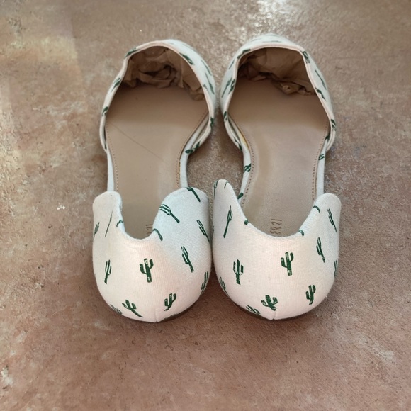 Forever 21 Women's Cactus Cream Green Pointed Toe Canvas Dorsay Flats Size 10 - Picture 4 of 7